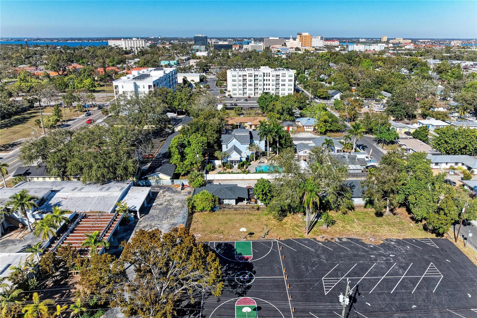 MAPLE COURT - Residential