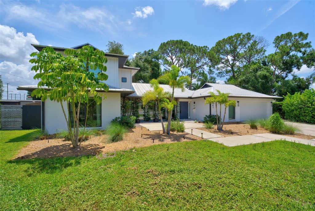 Photo of 2341 Arborfield Lane, Sarasota, FL 34235 (MLS # A4697346)