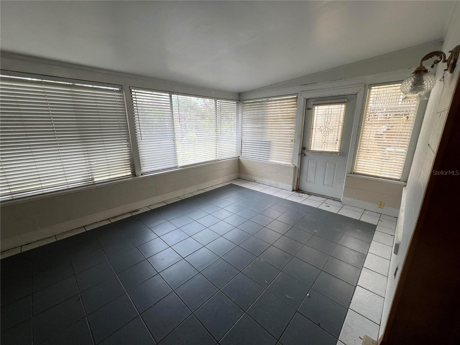 TEALWOOD COVE FIRST ADD - Residential