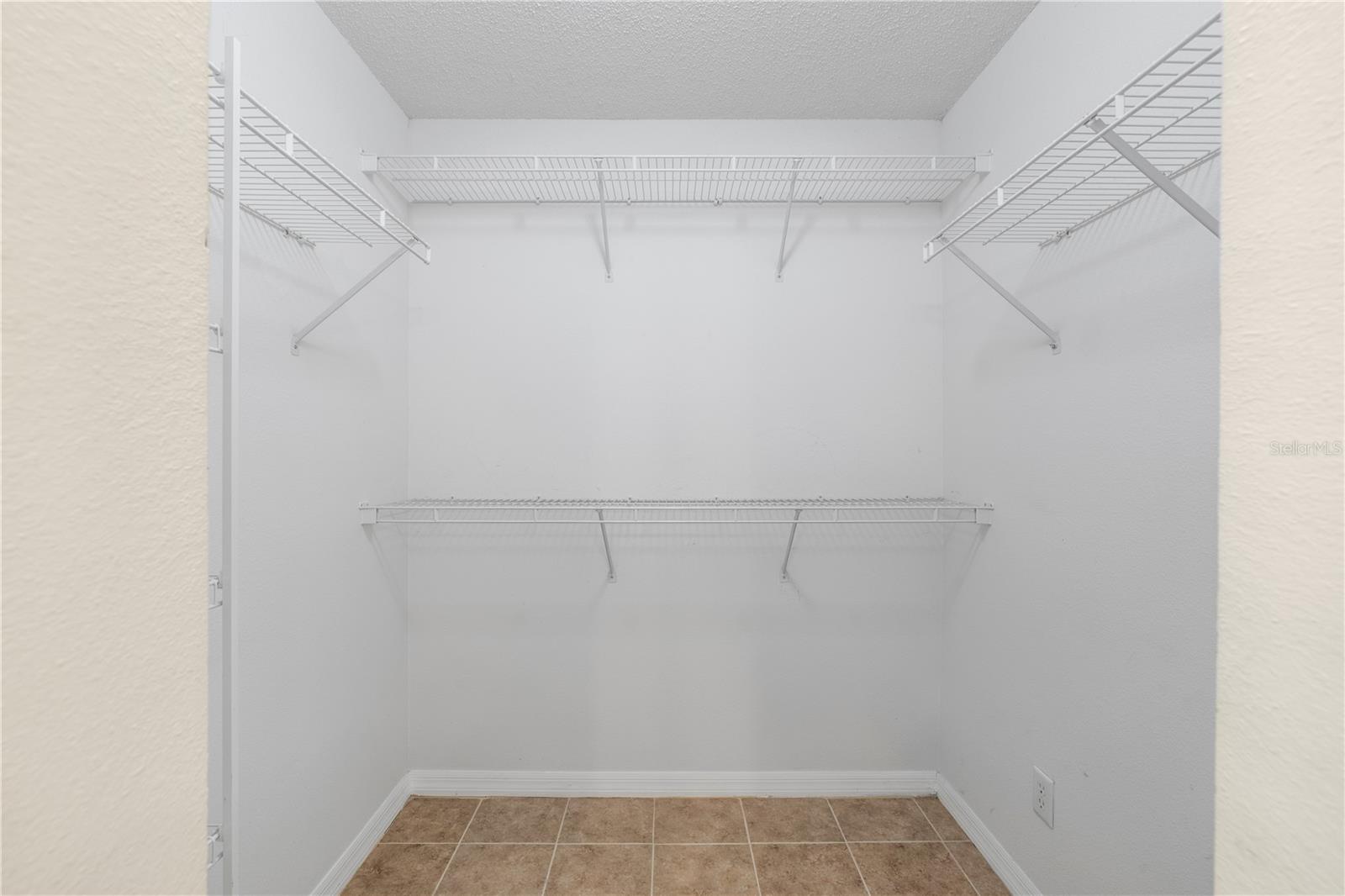 ENCLAVE PH 01 - Residential