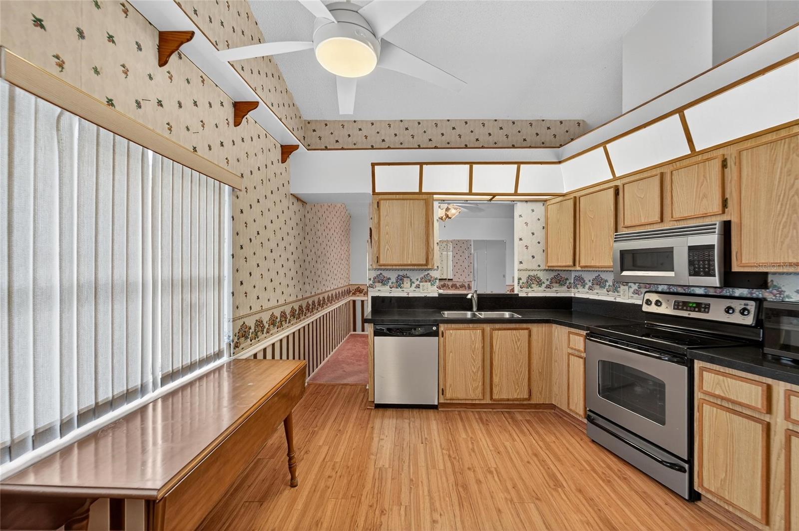 COUNTRY HILLS UNIT ONE E - Residential