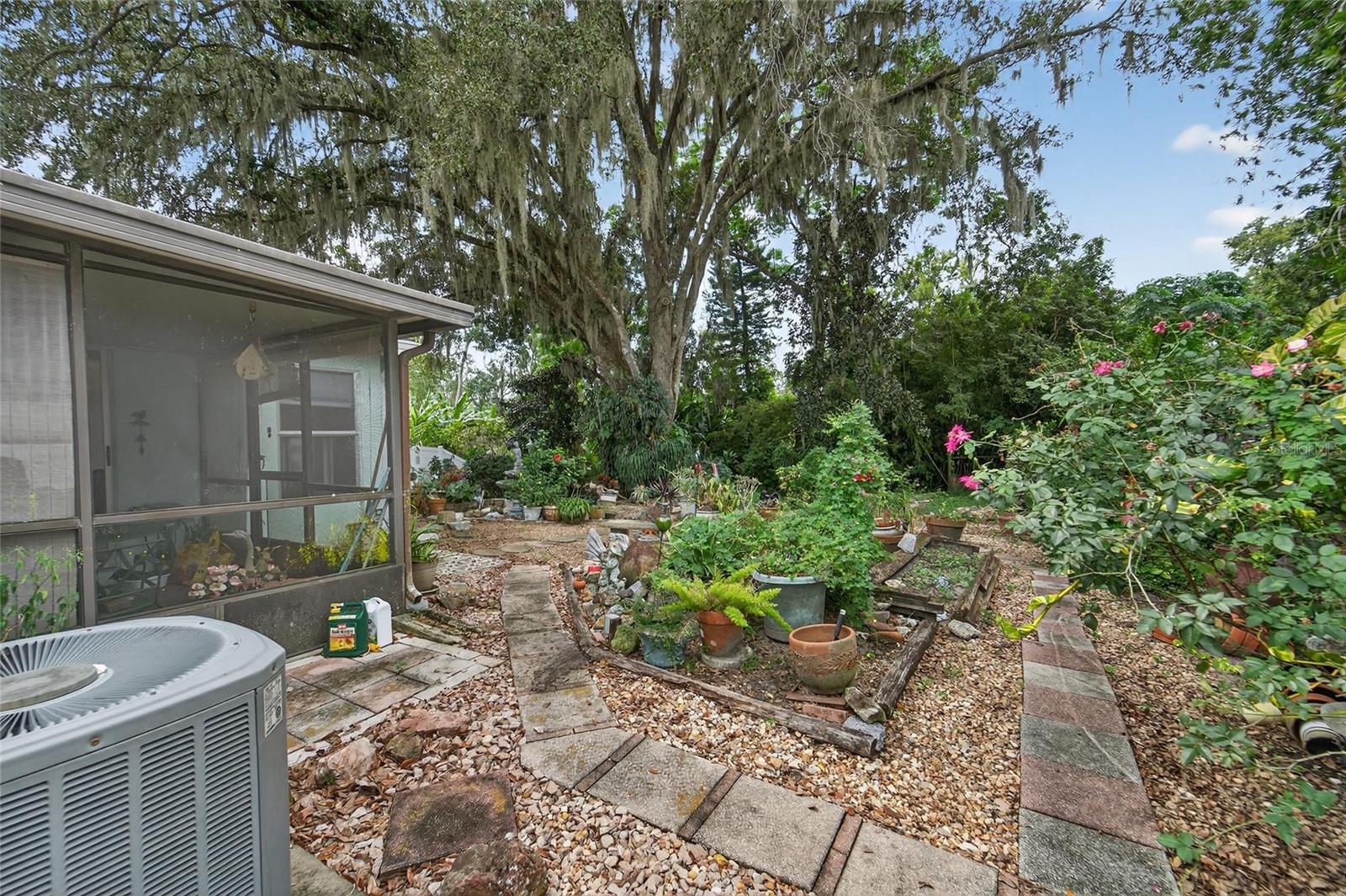 COUNTRY HILLS UNIT ONE E - Residential