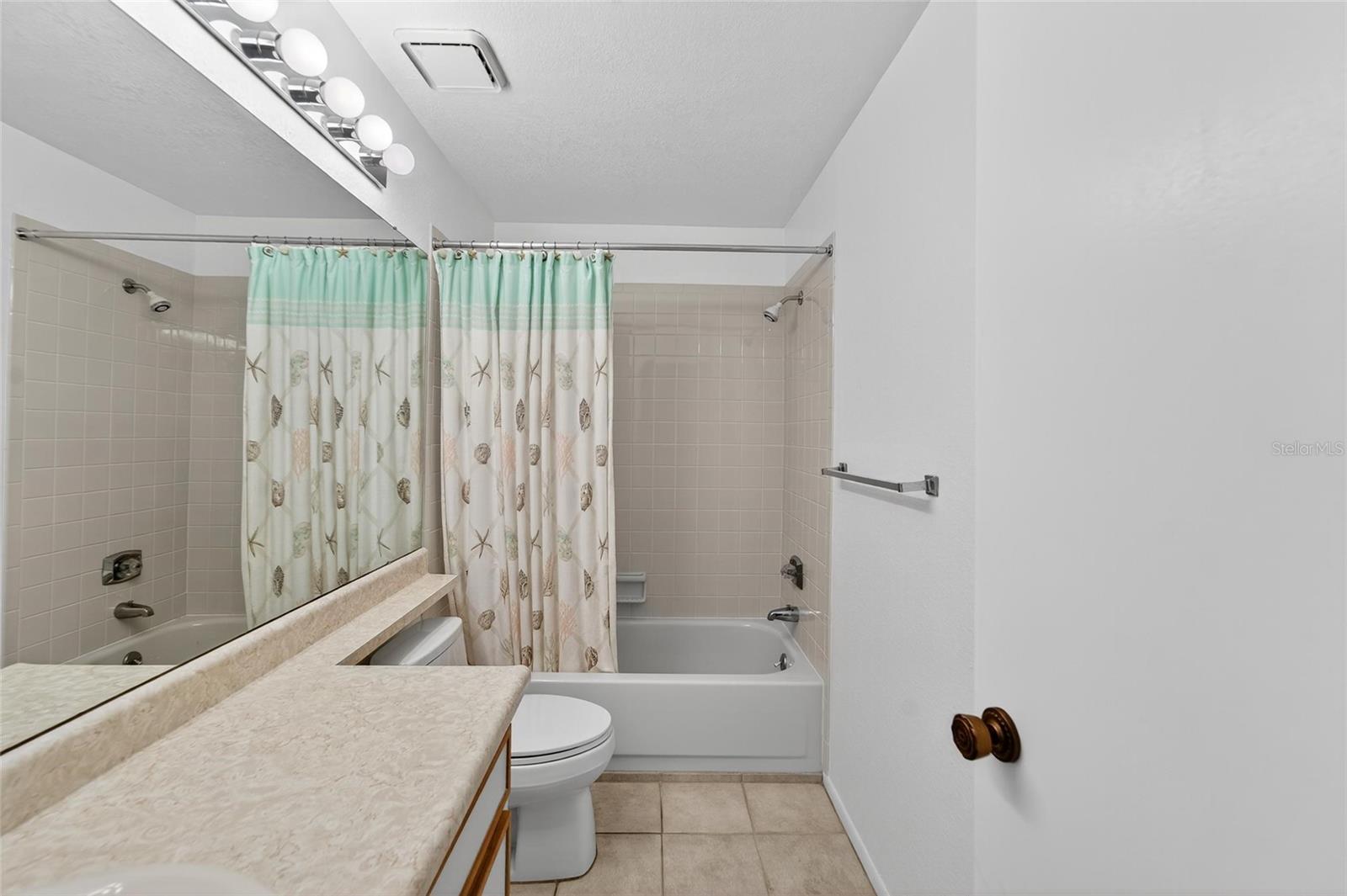 COUNTRY HILLS UNIT ONE E - Residential