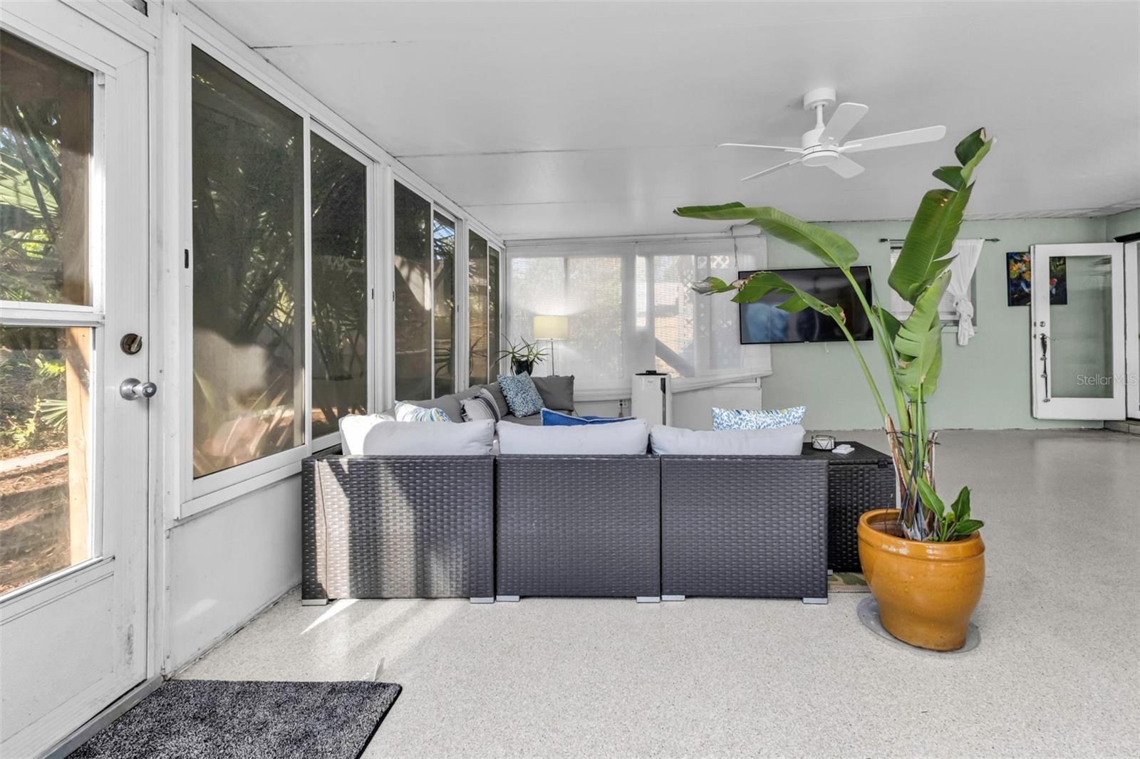 SOUTH VENICE - Residential