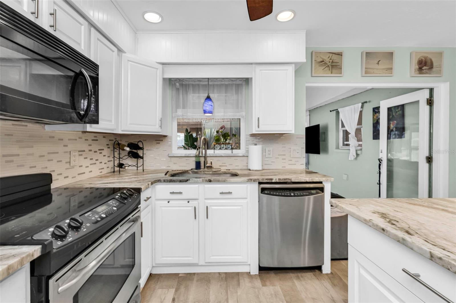 SOUTH VENICE - Residential