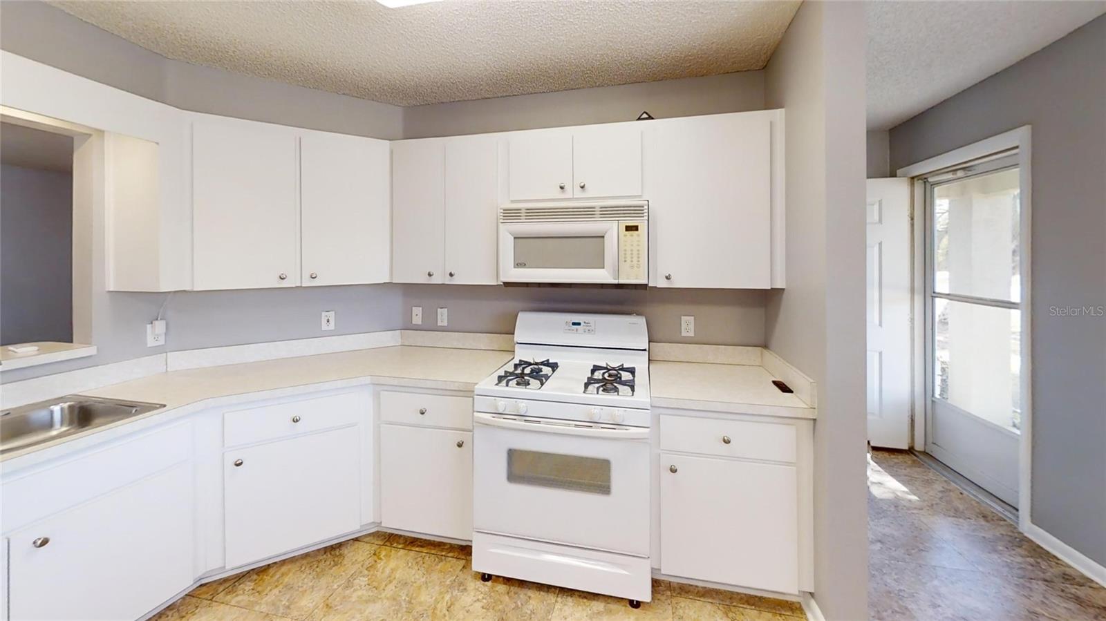 ON TOP OF THE WORLD - Residential