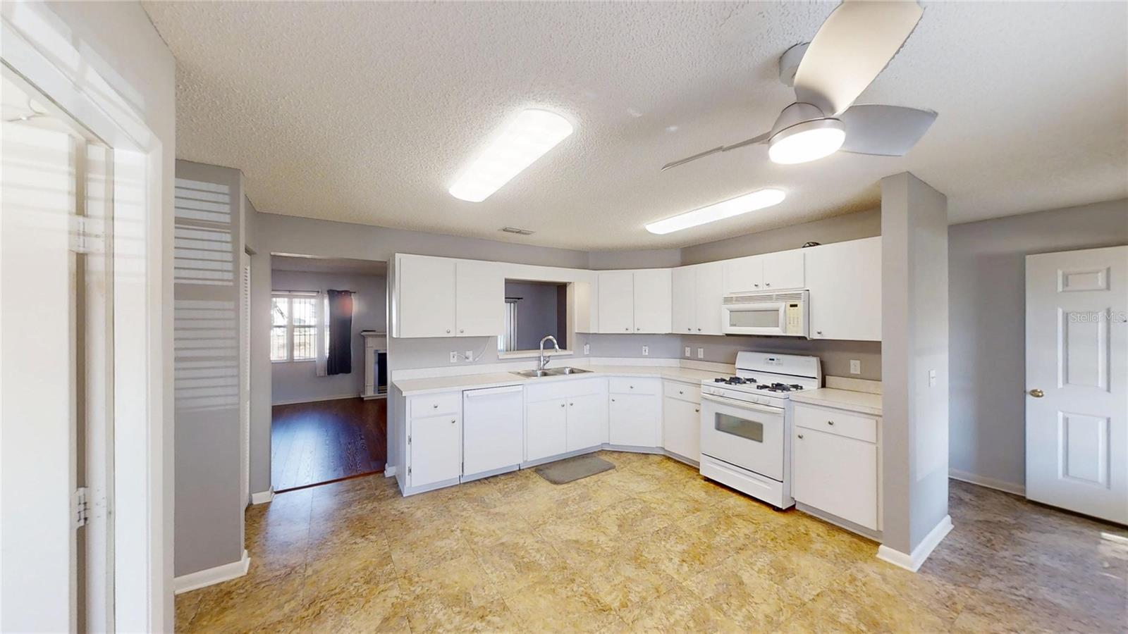 ON TOP OF THE WORLD - Residential