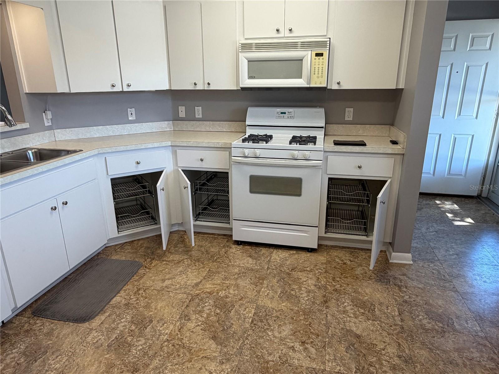 ON TOP OF THE WORLD - Residential