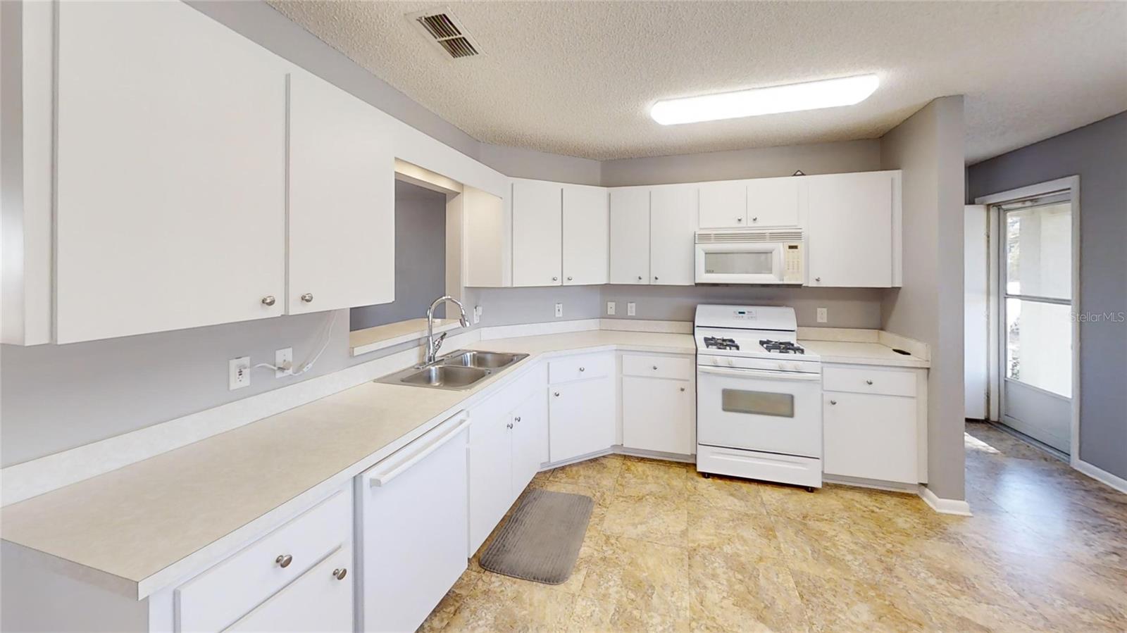 ON TOP OF THE WORLD - Residential