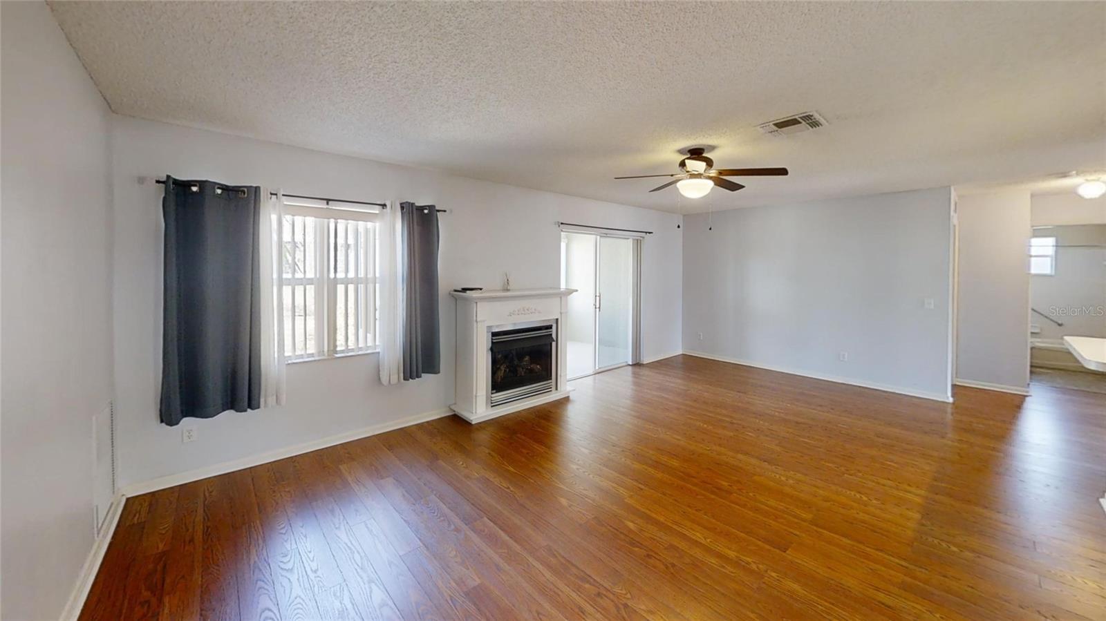 ON TOP OF THE WORLD - Residential