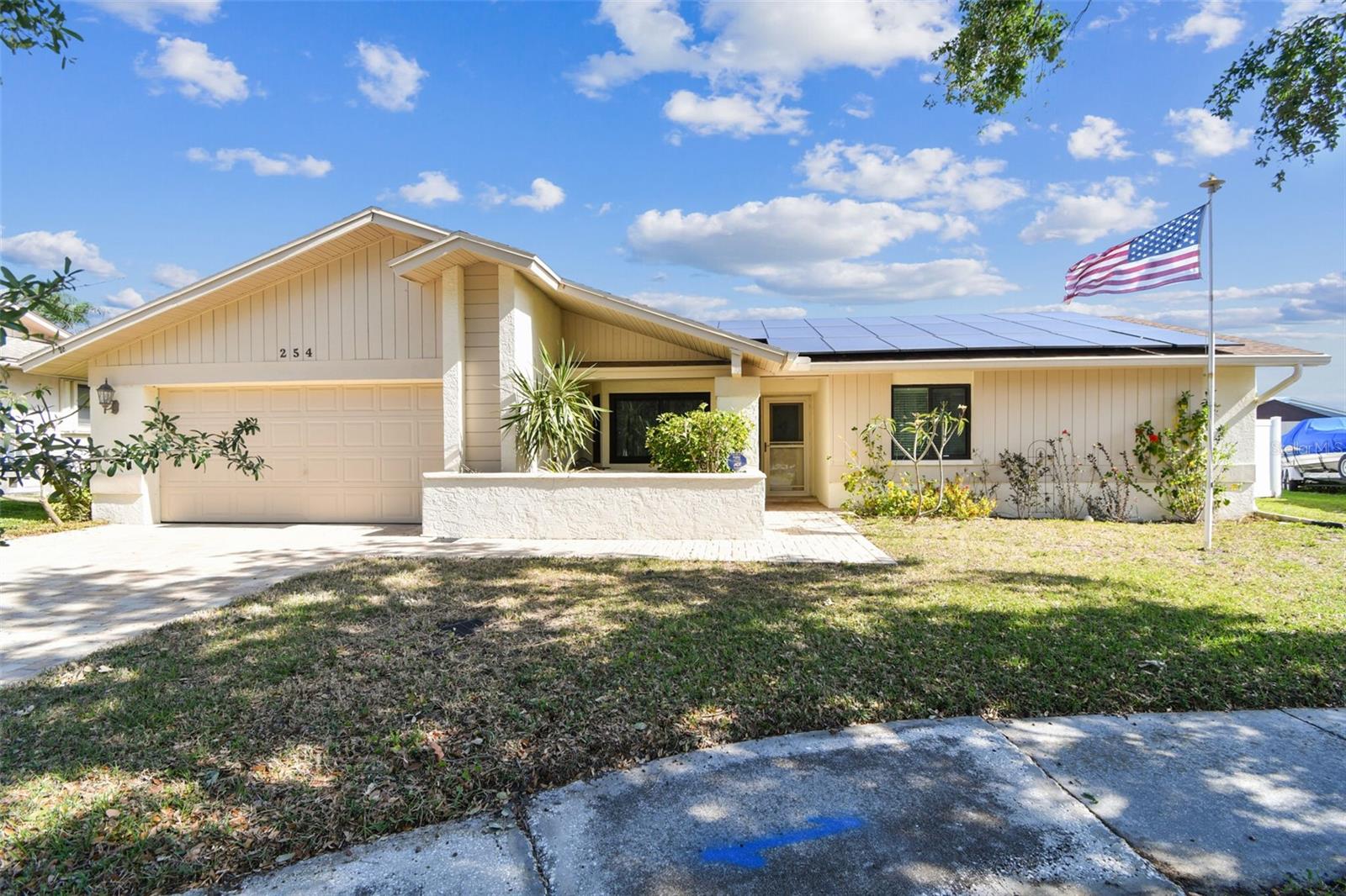 This spacious 4 bed 2 1/2 bath home comes with a Family Room, Florida Room, Formal Dining Room as well as an in Kitchen Dining space.
Conveniently located in the heart of Safety Harbor this property is only 20 minutes from the beach, 15 minutes to the airport and less than 10
minutes from local shops and restaurants. Enjoy the split floor plan with Formal Dining Room, Living Room, Family Room and Florida Room all
with a pool view! This property also features upgraded Kitchen GE Slate Appliances, a large Pool, above ground Jacuzzi and Solar hot water.