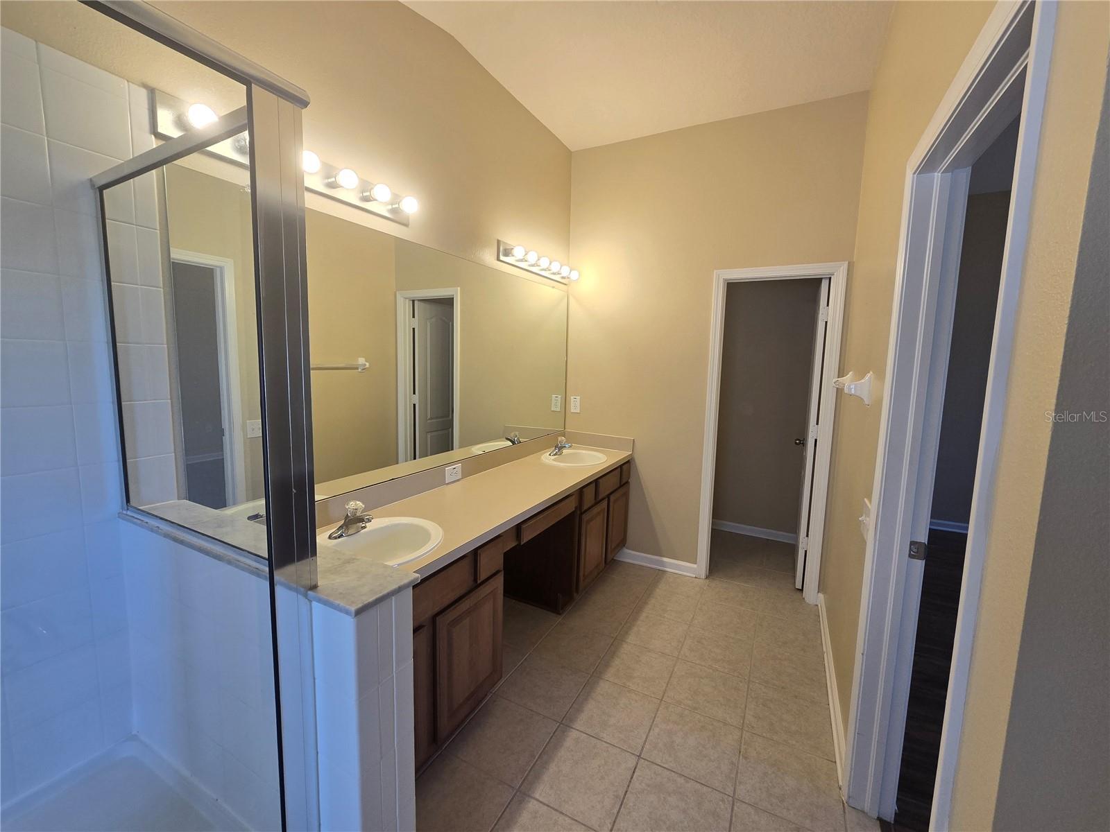 PALM COVE PH 1B - Residential Lease