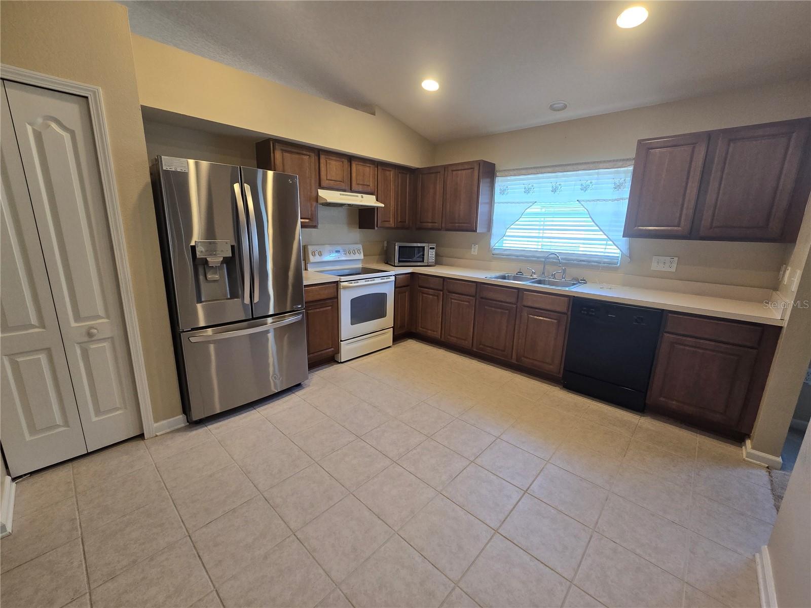 PALM COVE PH 1B - Residential Lease
