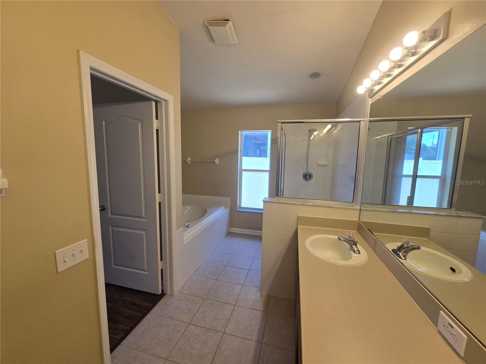 PALM COVE PH 1B - Residential Lease