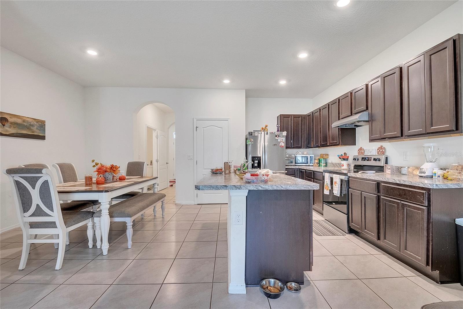 ATRIA/RIDGEWOOD LAKES - Residential Lease