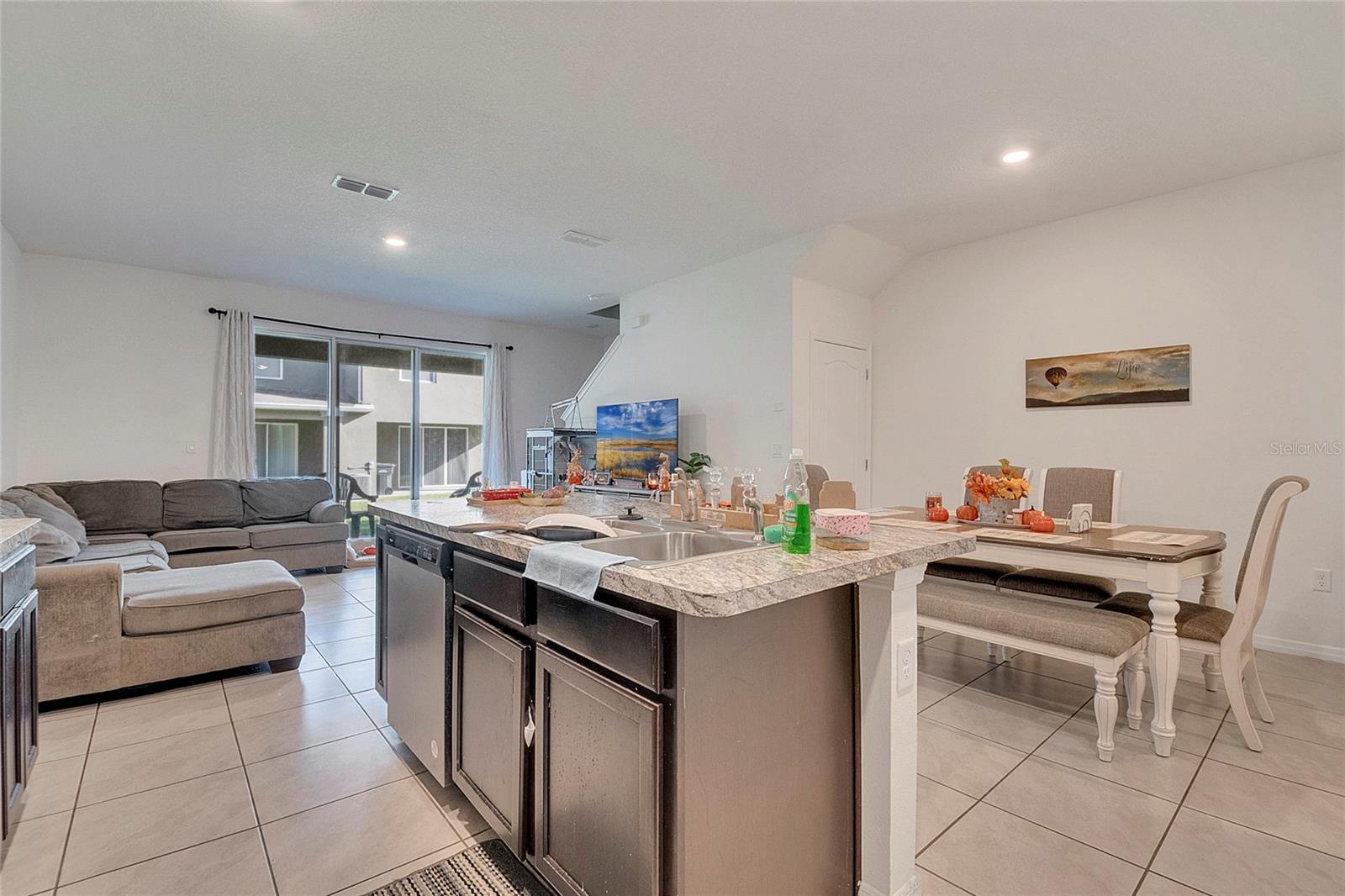 ATRIA/RIDGEWOOD LAKES - Residential Lease