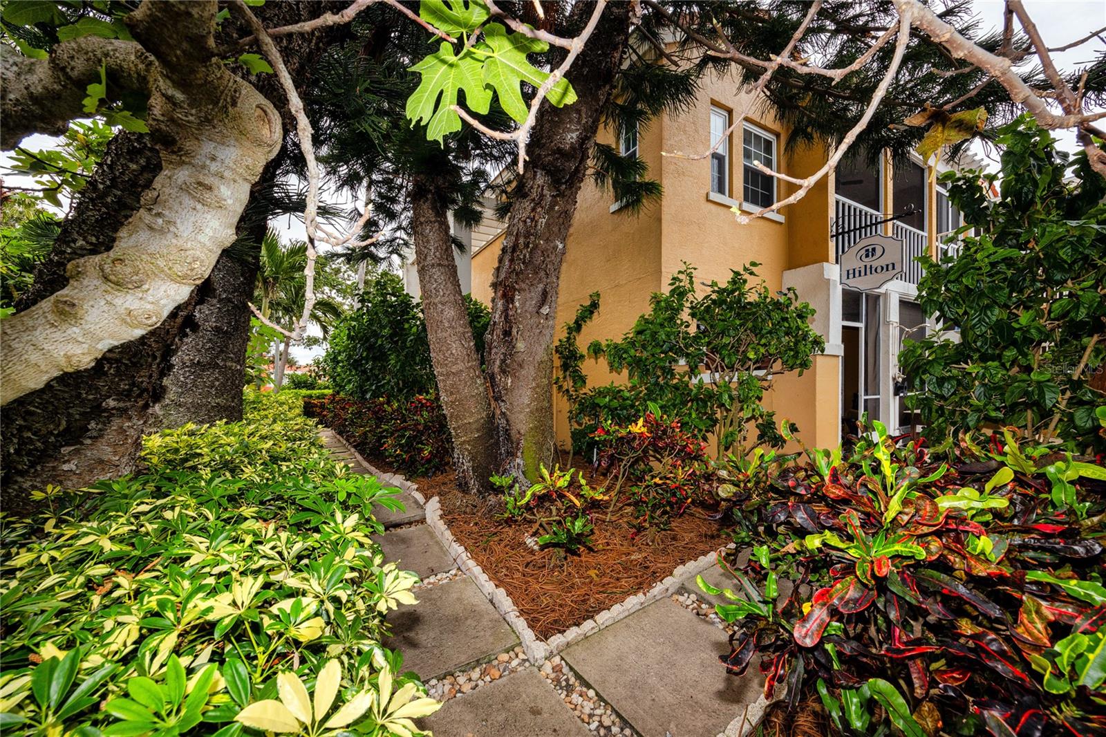 18 CRESCENT PLACE S