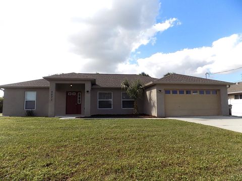 A home in NORTH PORT