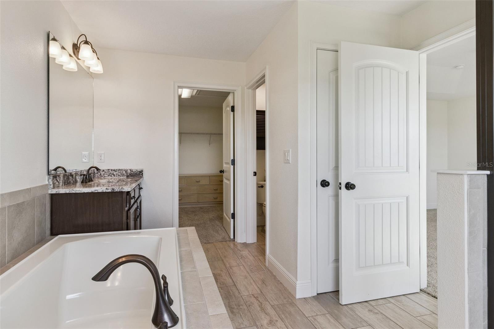 BAYSIDE TERRACE - Residential