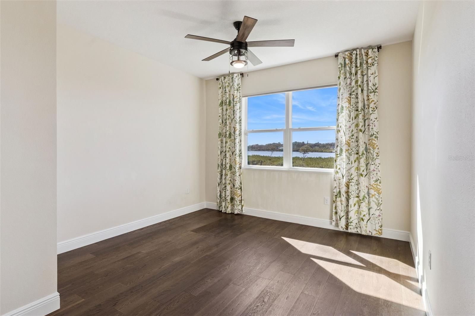 BAYSIDE TERRACE - Residential