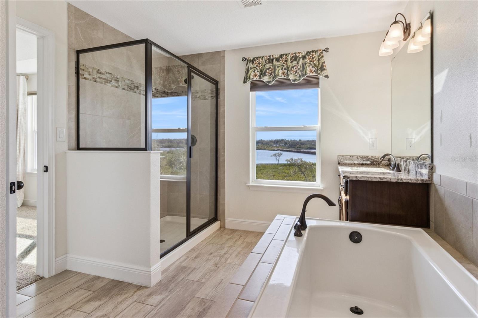 BAYSIDE TERRACE - Residential