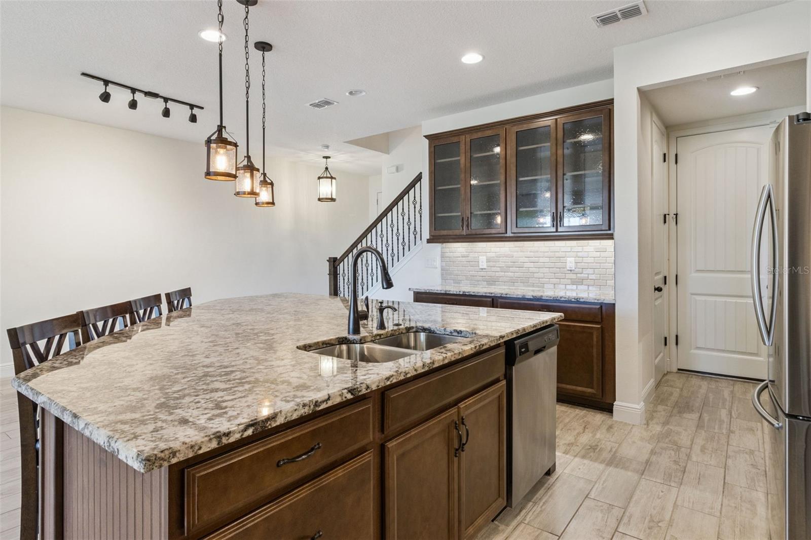 BAYSIDE TERRACE - Residential