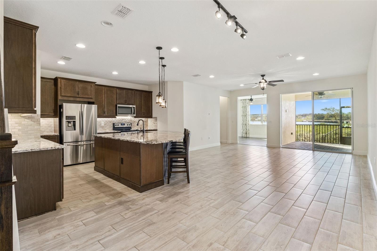 BAYSIDE TERRACE - Residential