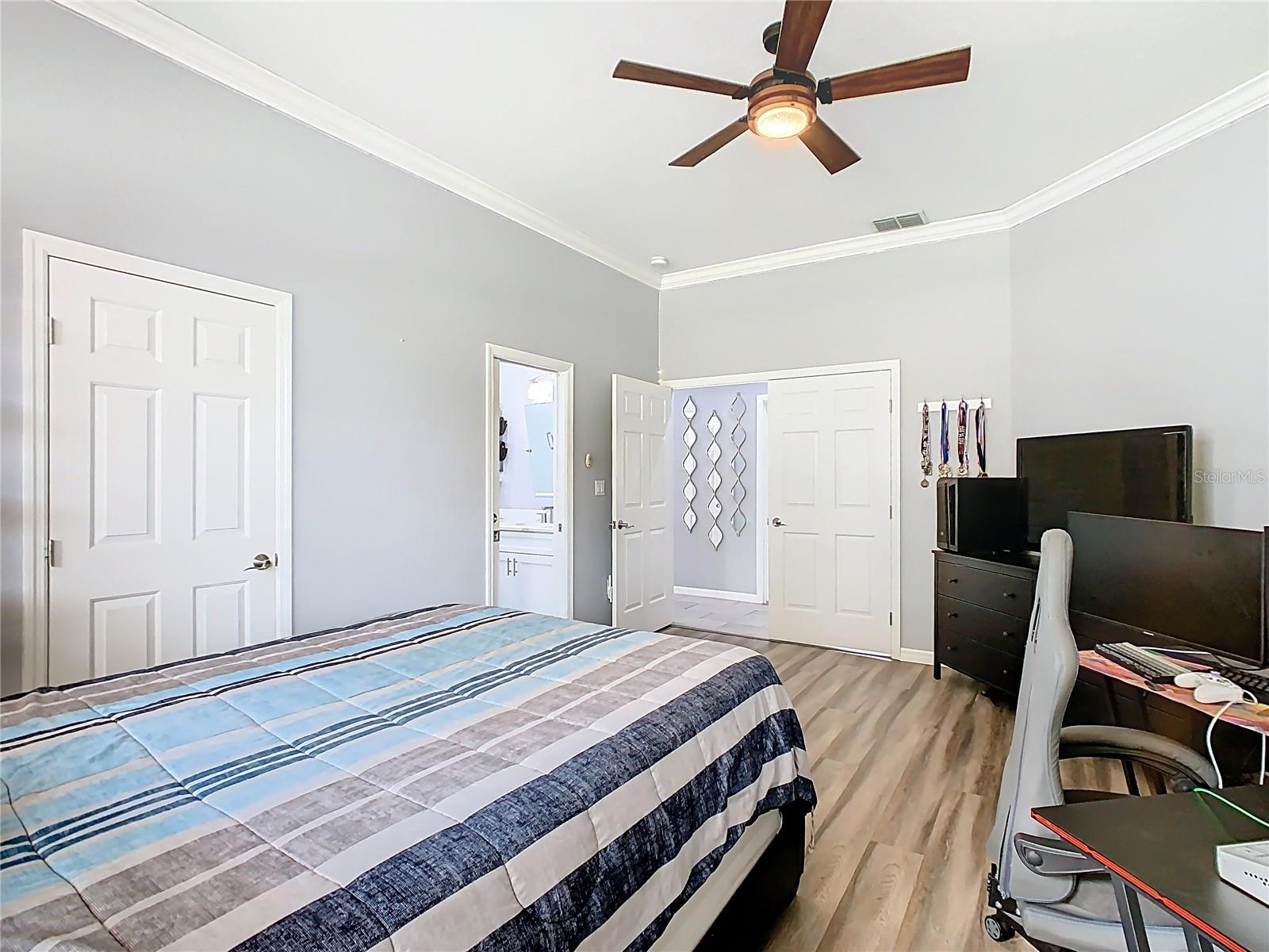 AUBURN OAKS - Residential