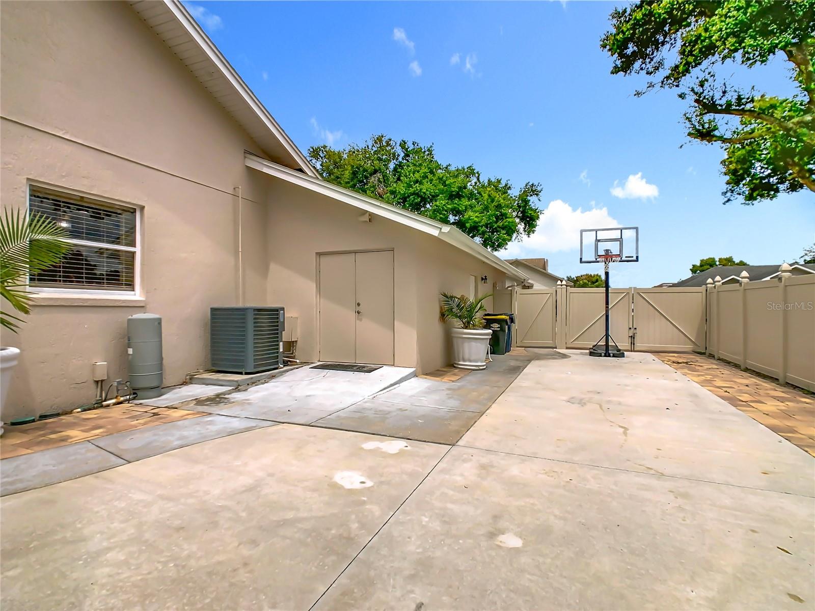 AUBURN OAKS - Residential