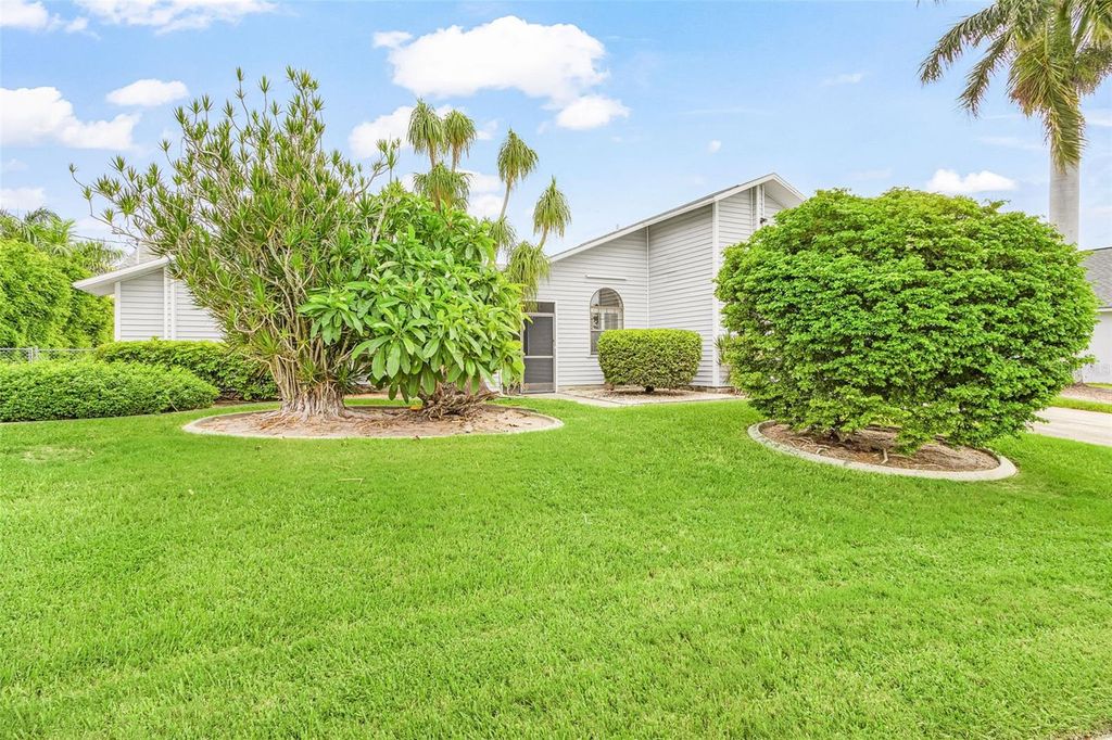 Photo of 4903 SW 11th Place, Cape Coral, FL 33914 (MLS # A4701029)