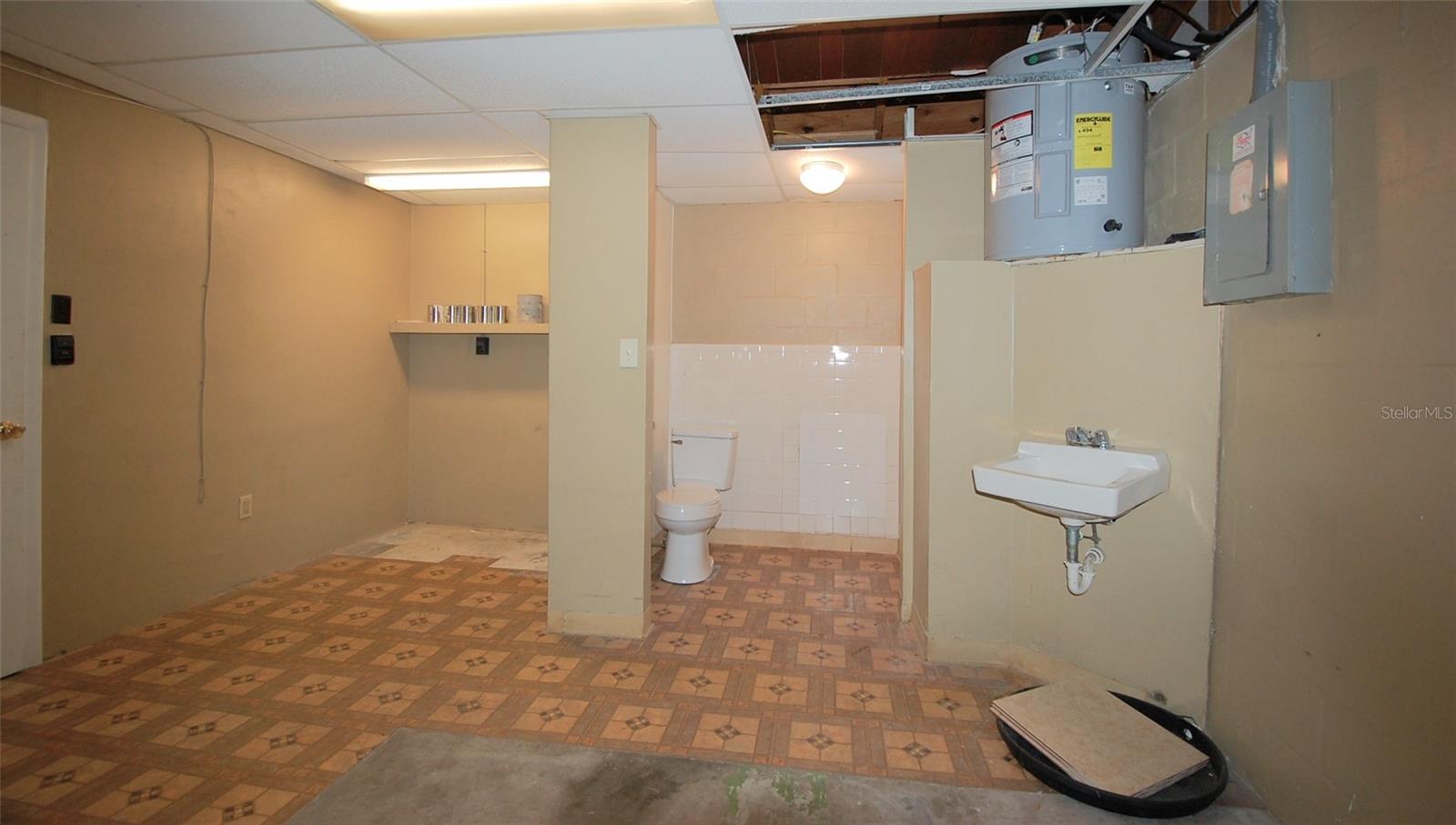 REGENCY PARK - Residential Lease