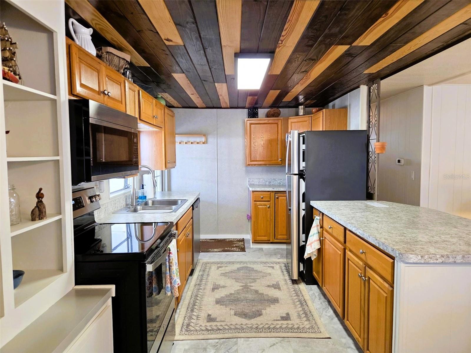 OAKWOOD MANOR - Residential