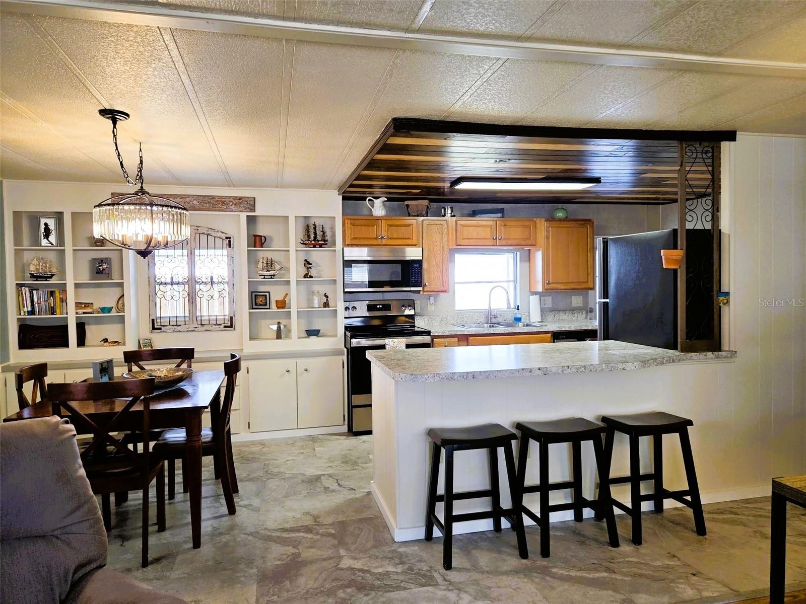 OAKWOOD MANOR - Residential