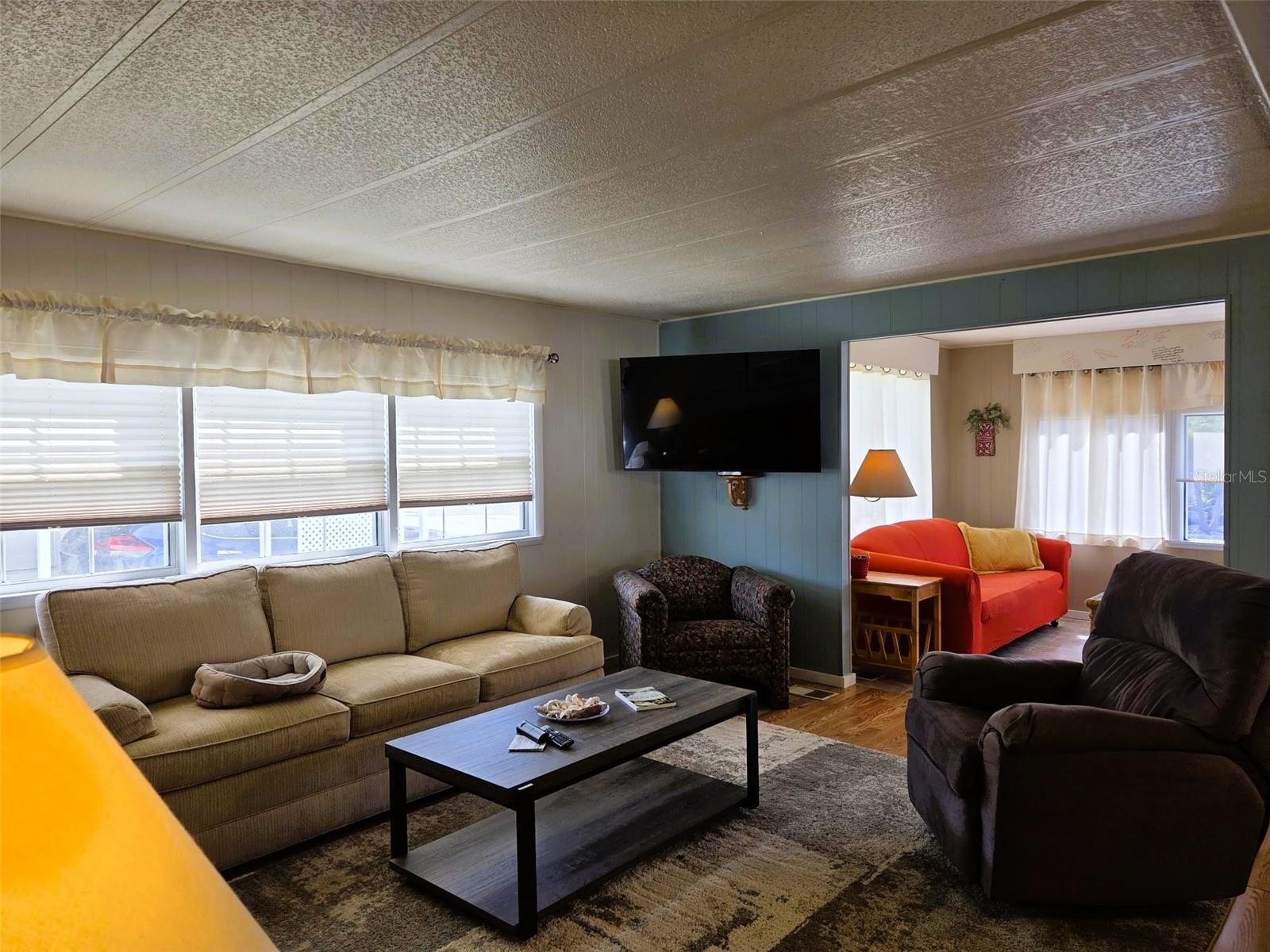 OAKWOOD MANOR - Residential