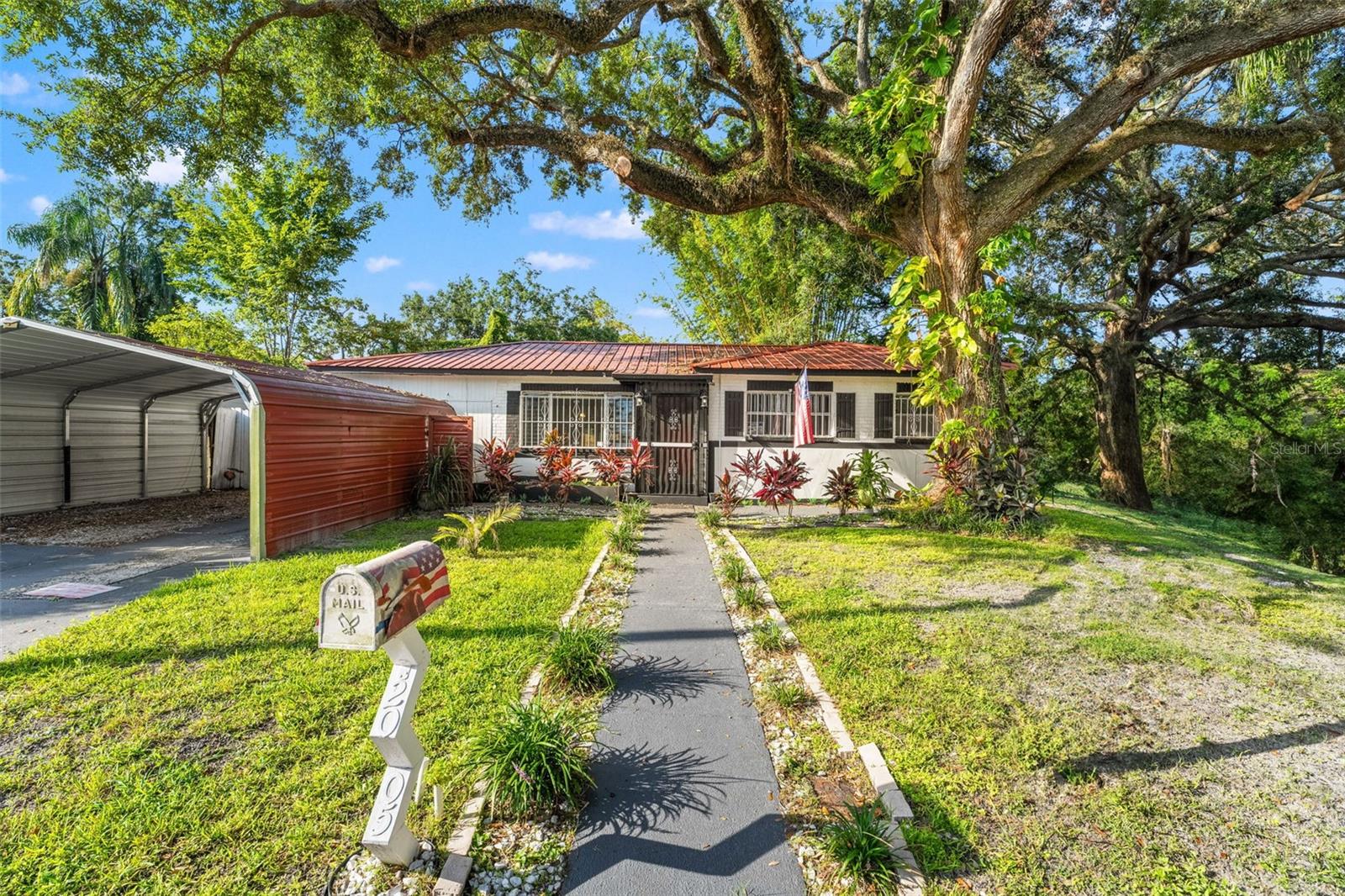 *SELLER FINANCING AVAILABLE*
*FINANCIAMIENTO DISPONIBLE*
*Move-In Special: $30,000 Down and Approx. $2,600 Monthly*
Charming & Move-In Ready Home in Tampa! This inviting 3-bedroom,1-bath residence is the perfect opportunity for buyers seeking flexible financing and a great location. With a purchase price of $299,000, this home offers the chance to own in one of Tampa’s most convenient and growing areas
Step inside to find a bright and spacious living area, perfect for relaxing or entertaining. The open layout and functional design make it easy to call this house your home.
Located just minutes from USF, Busch Gardens, the University Mall, and downtown Tampa, you’ll have quick access to shopping, dining, schools, parks, and entertainment. Major highways are nearby, giving you easy connections across the Tampa Bay area.
Don’t miss your chance to take advantage of this special seller financing opportunity—schedule your private showing today and see why 2005 E Crenshaw St is the perfect place to call home!