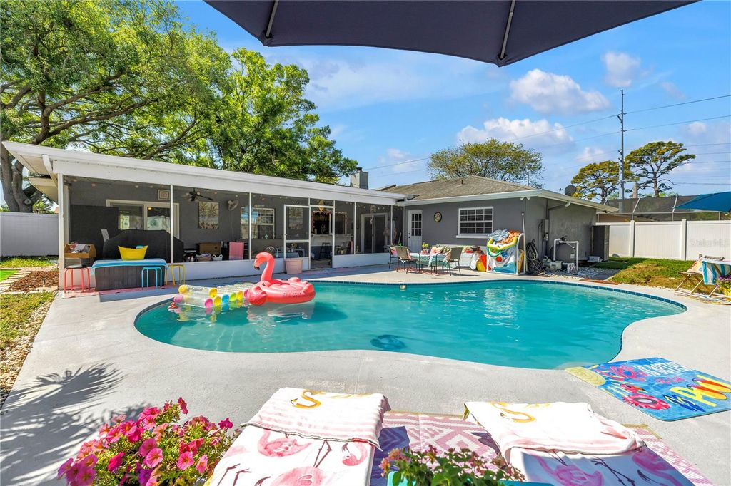 Photo of 12487 93rd Avenue, Seminole, FL 33772 (MLS # TB8490573)