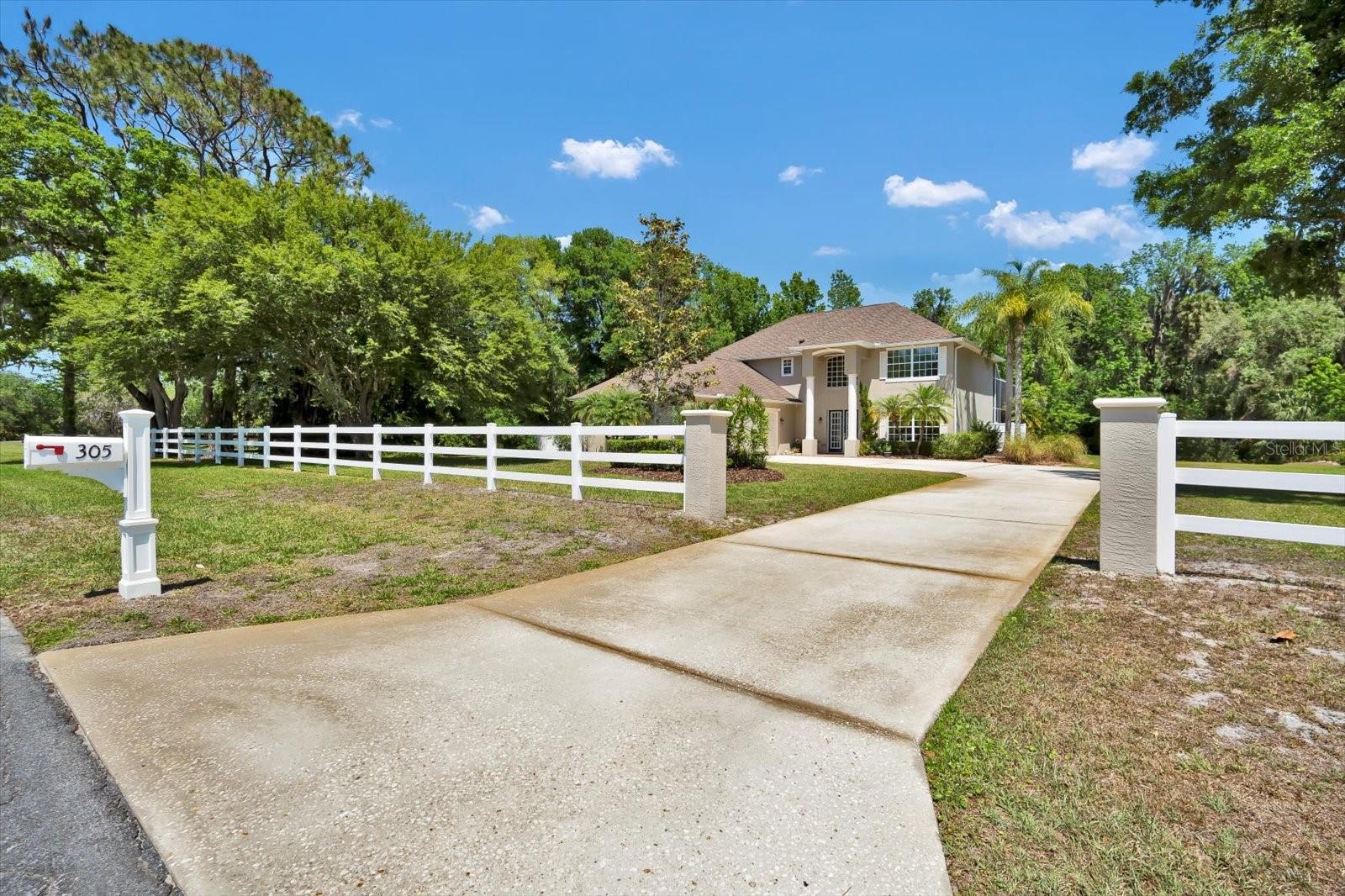 305 COUNTRY CIRCLE DRIVE E