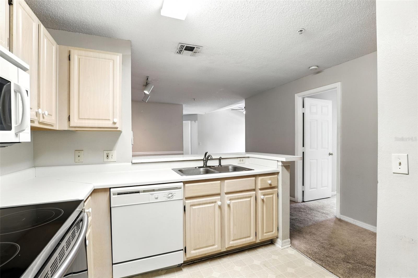 VILLAS AT LAKESIDE A CONDO - Residential