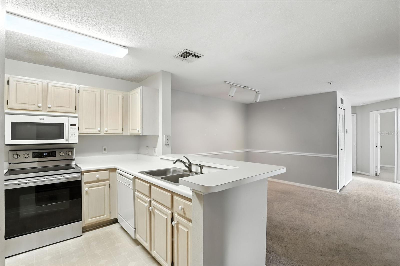 VILLAS AT LAKESIDE A CONDO - Residential