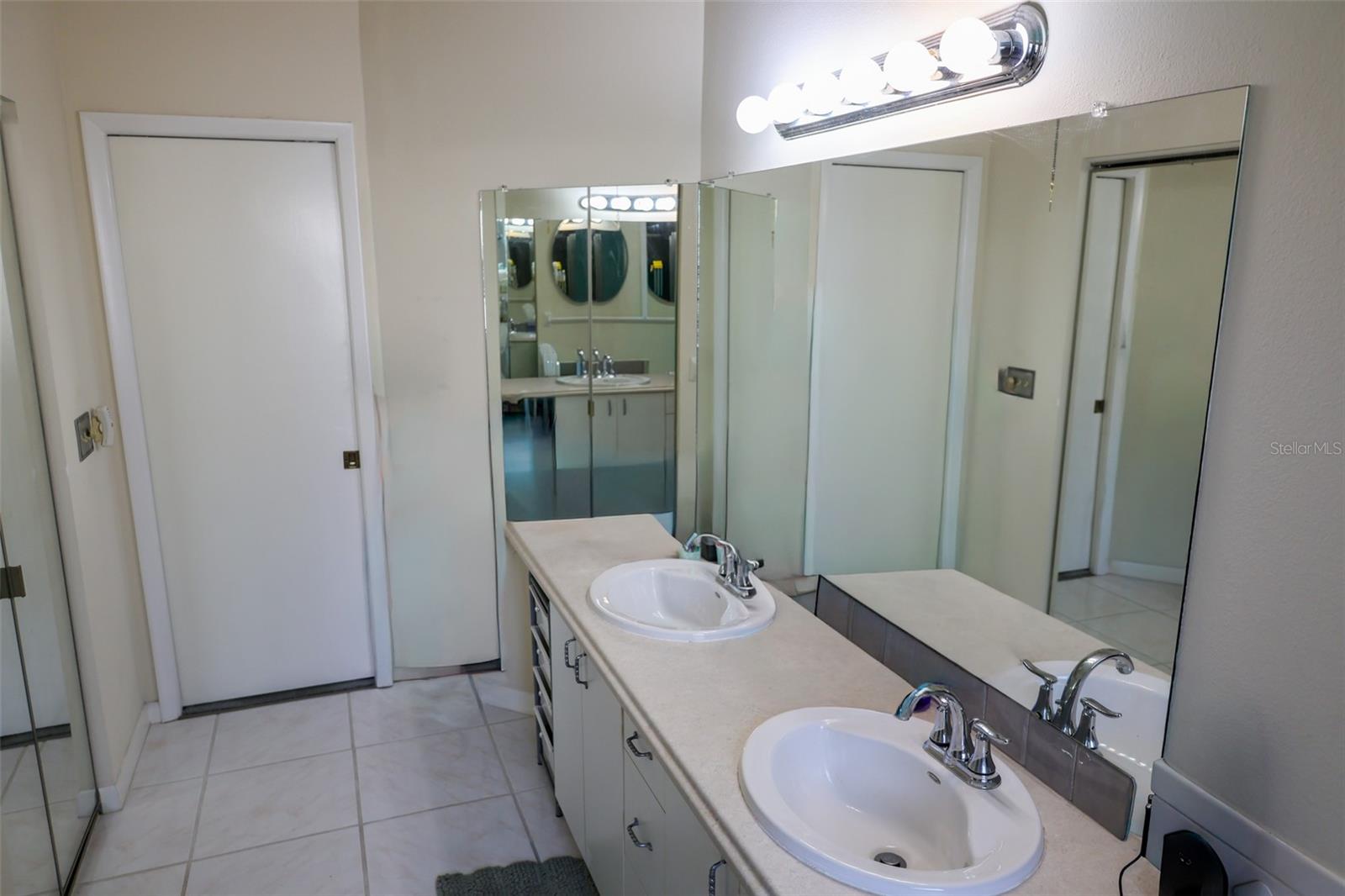 BRAEMOOR LAKE VILLAS - Residential Lease