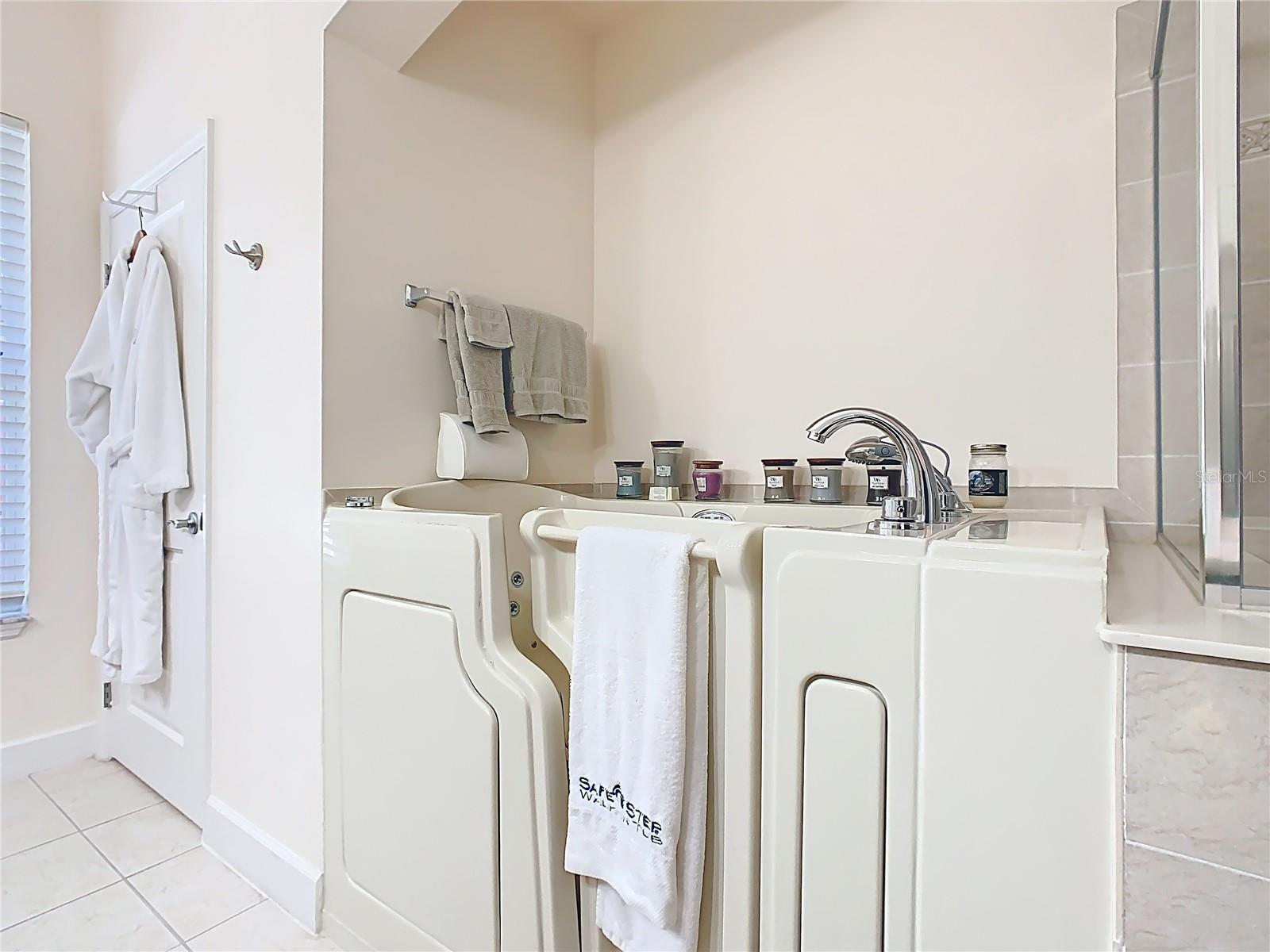 ARTISAN CLUB CONDO PH 6 - Residential