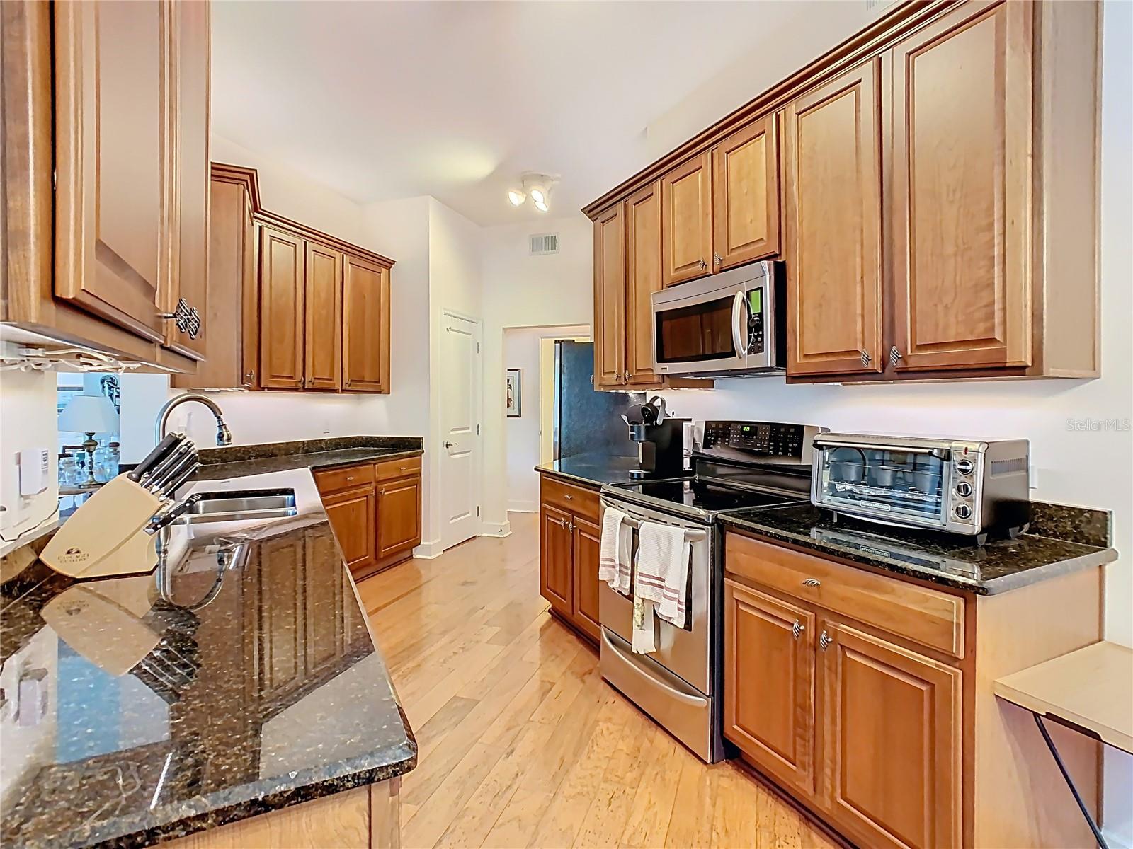 ARTISAN CLUB CONDO PH 6 - Residential