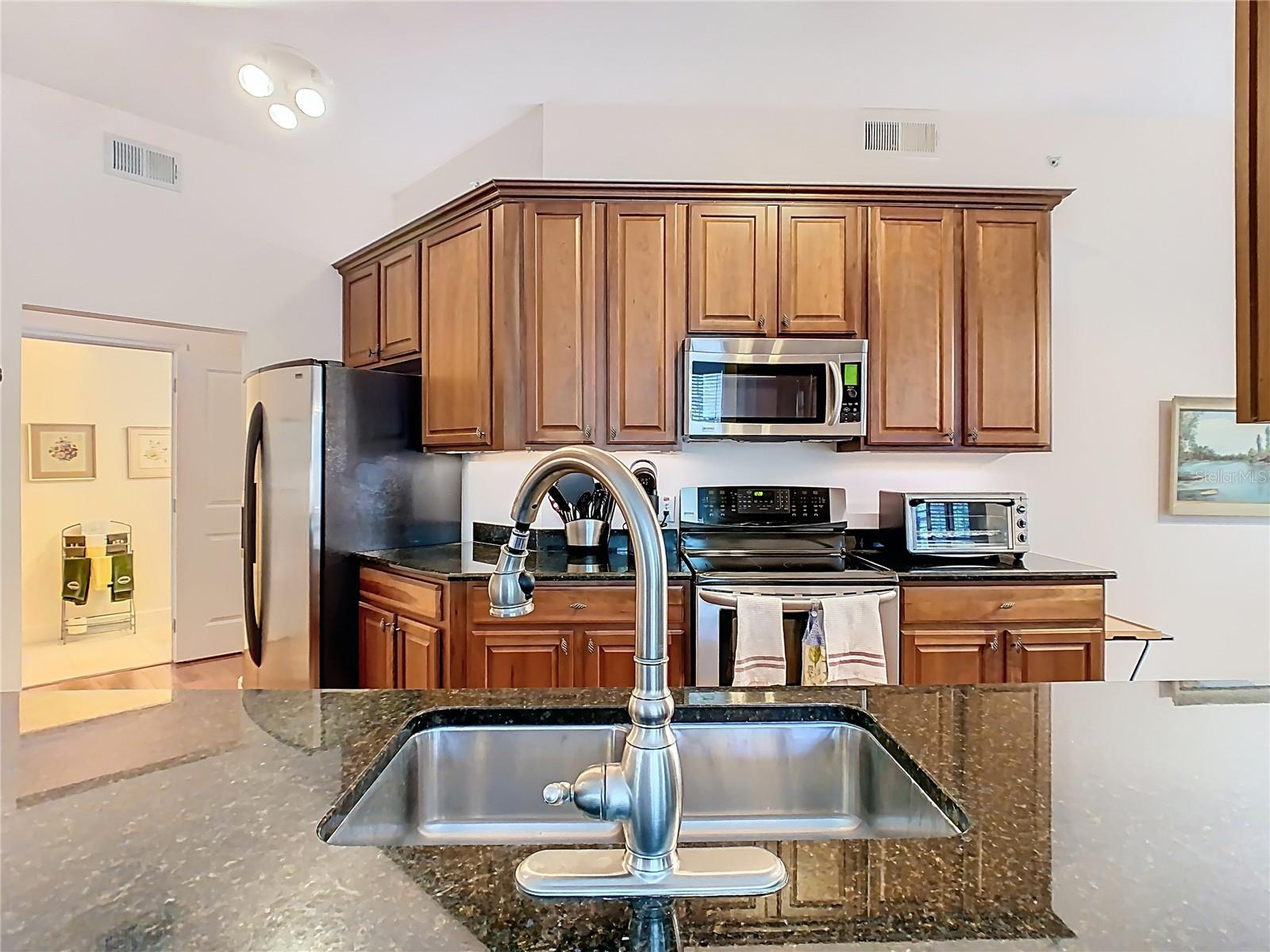 ARTISAN CLUB CONDO PH 6 - Residential