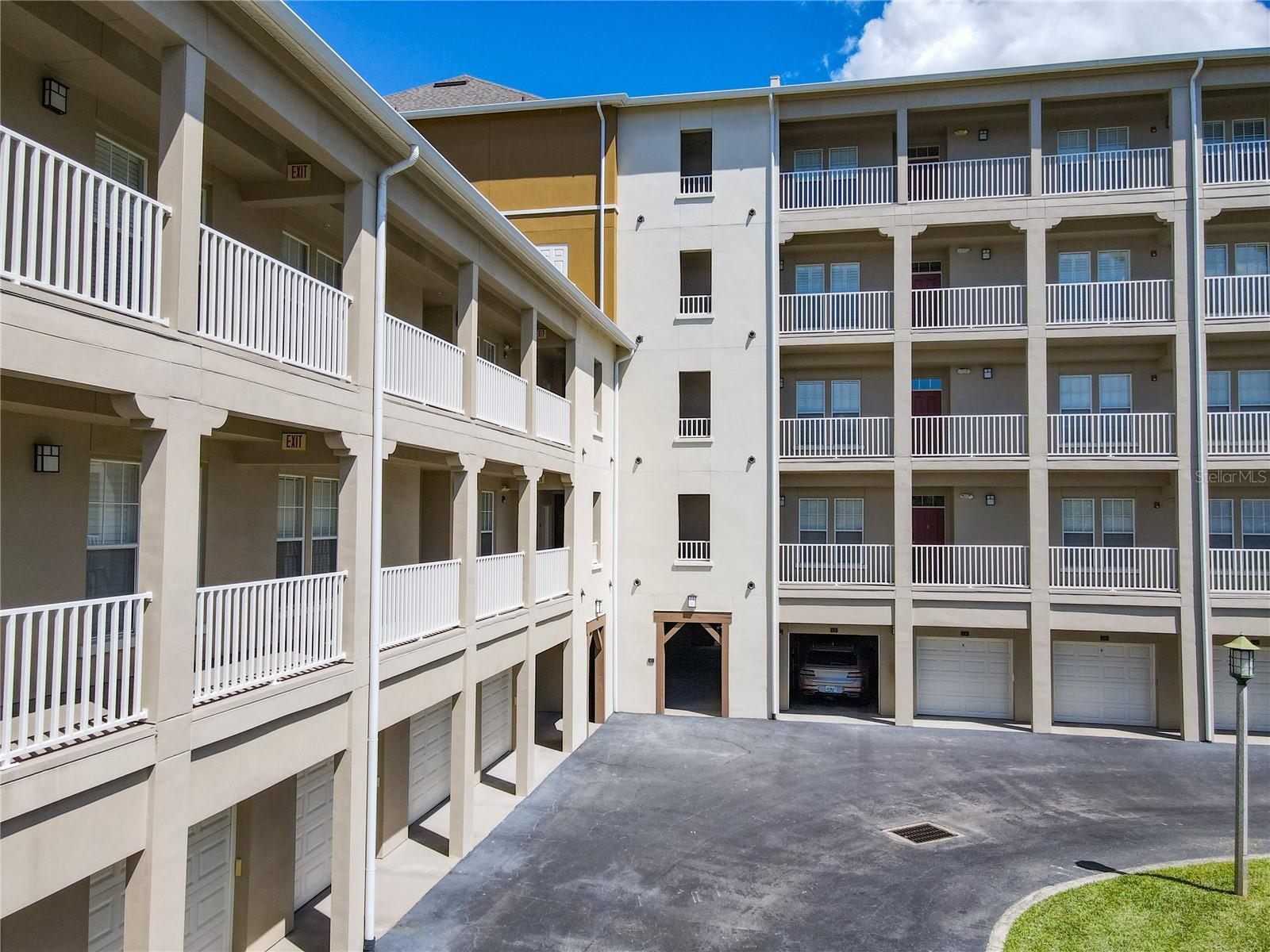ARTISAN CLUB CONDO PH 6 - Residential
