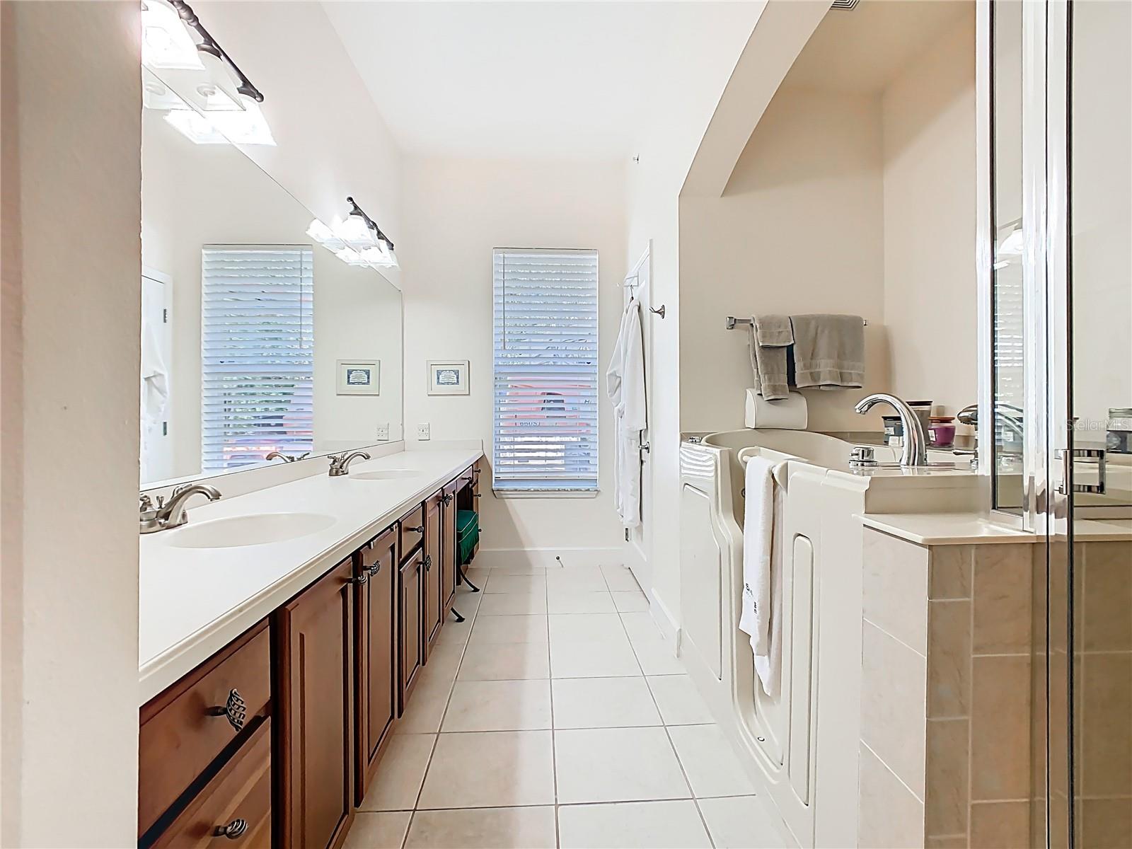 ARTISAN CLUB CONDO PH 6 - Residential