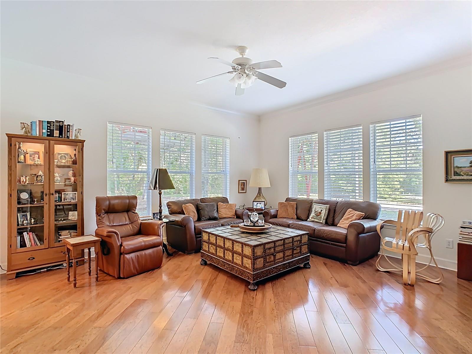 ARTISAN CLUB CONDO PH 6 - Residential
