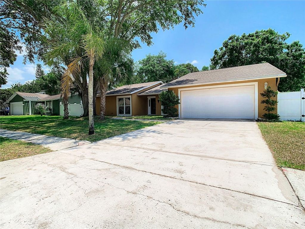 Photo of 3313 Foxridge Cir, Tampa, FL 33618 (MLS # T3525693)