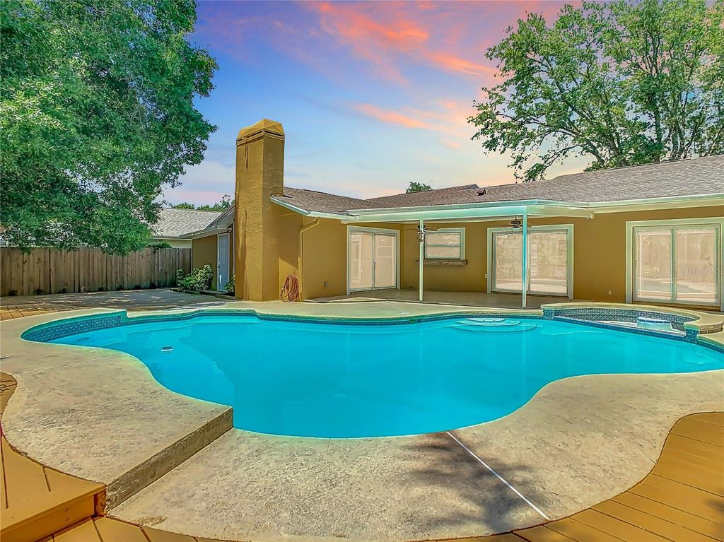 Photo of 3313 Foxridge Cir, Tampa, FL 33618 (MLS # T3525693)