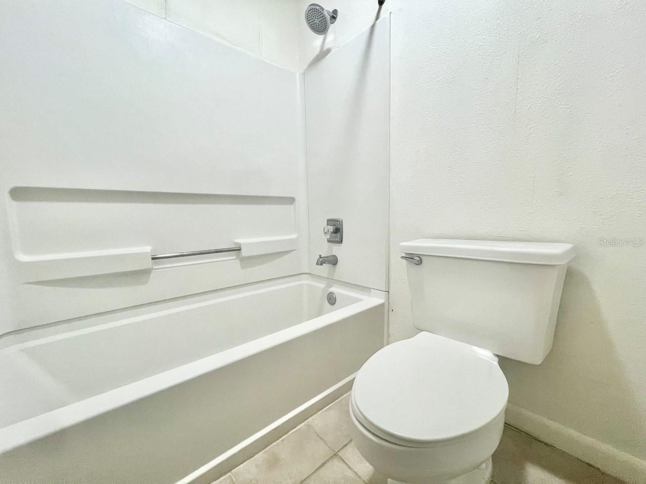 STONE CREEK POINTE A CONDOMINI - Residential Lease