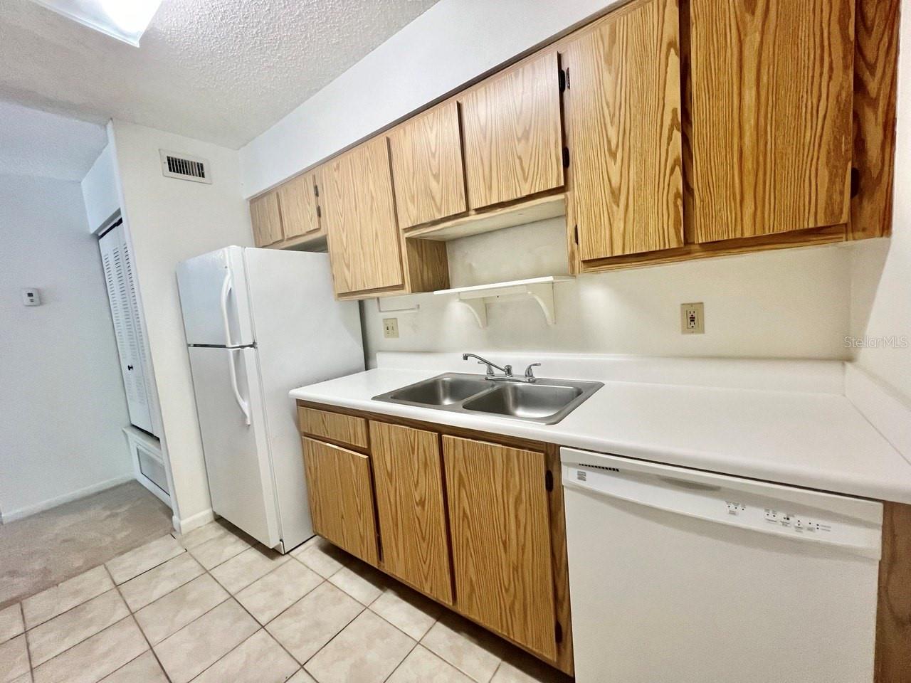 STONE CREEK POINTE A CONDOMINI - Residential Lease